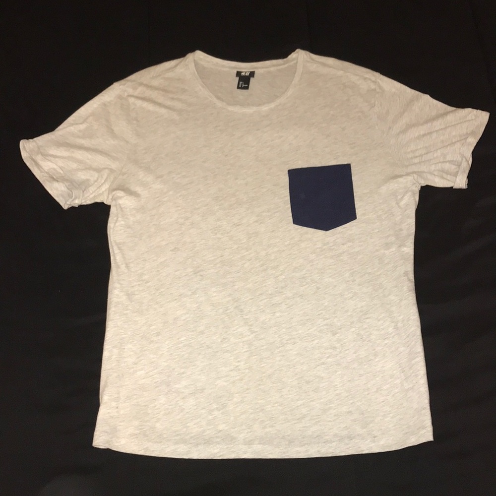 Brest pocket tee with cuffed sleeves